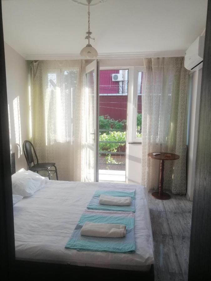 Hotel David Dali House Batumi Esterno foto