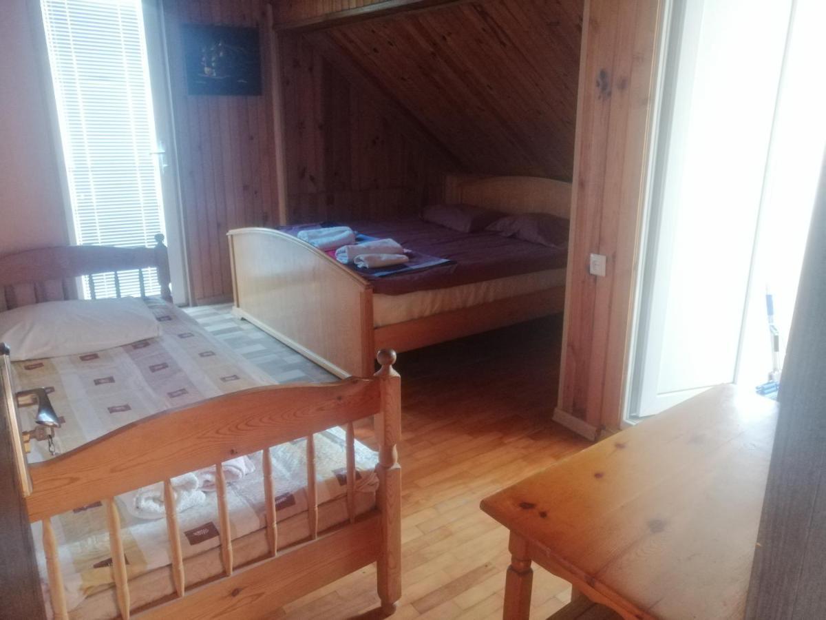 Hotel David Dali House Batumi Esterno foto