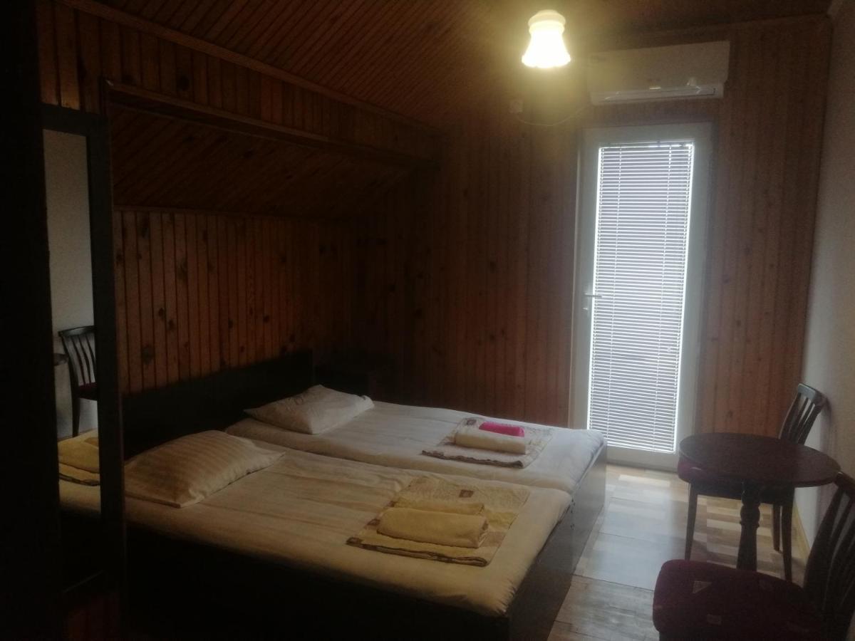 Hotel David Dali House Batumi Esterno foto