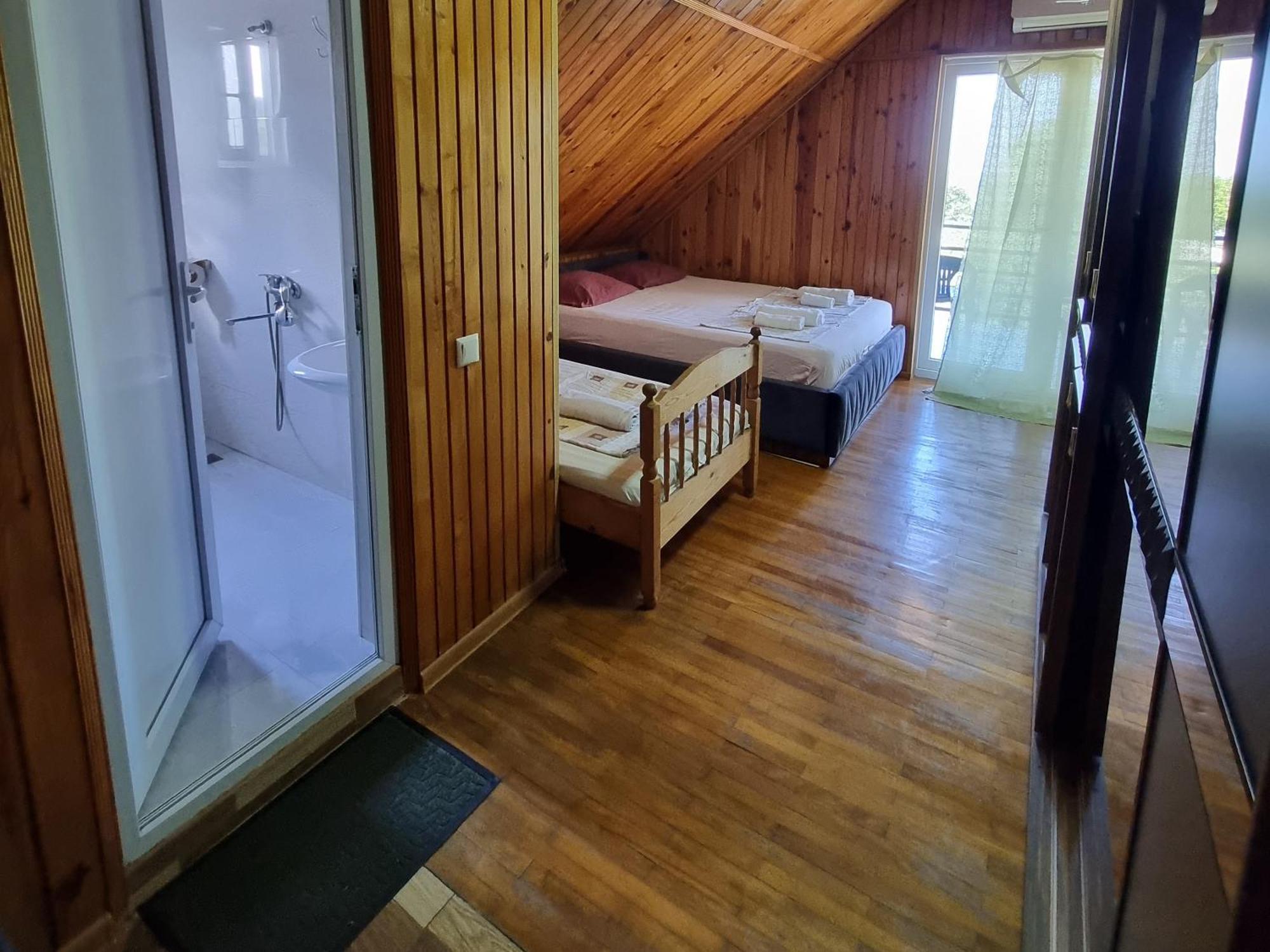 Hotel David Dali House Batumi Esterno foto