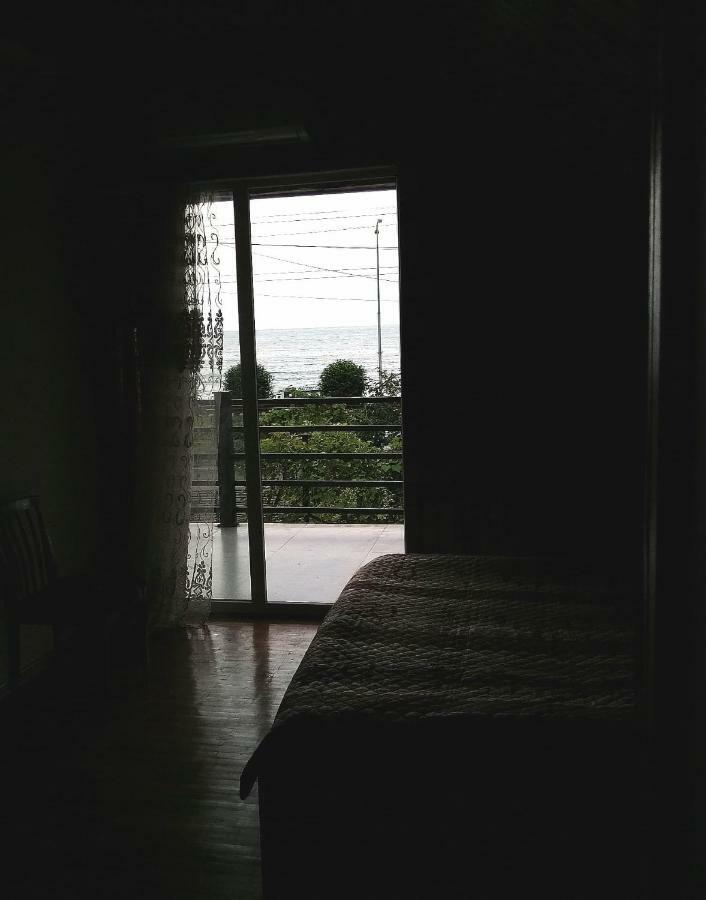 Hotel David Dali House Batumi Esterno foto
