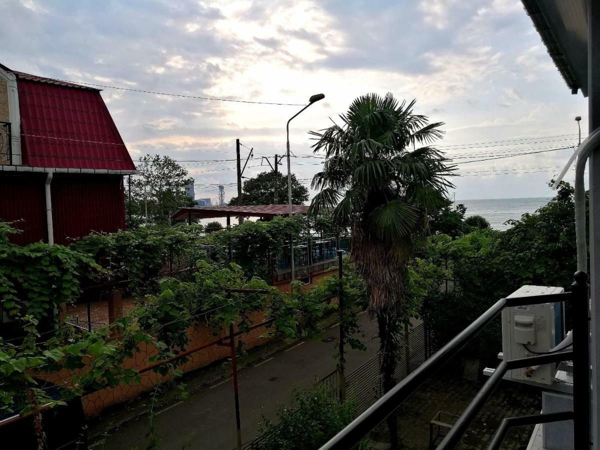 Hotel David Dali House Batumi Esterno foto