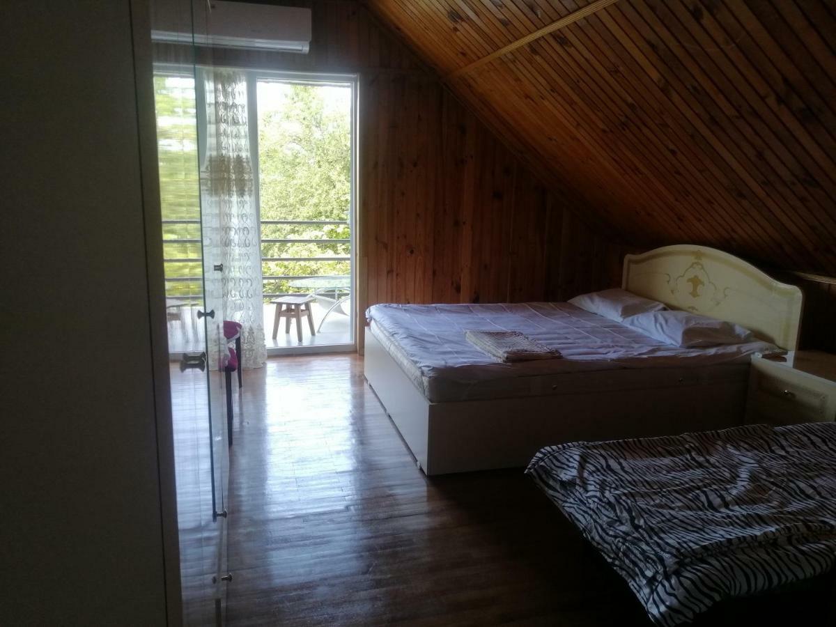 Hotel David Dali House Batumi Esterno foto