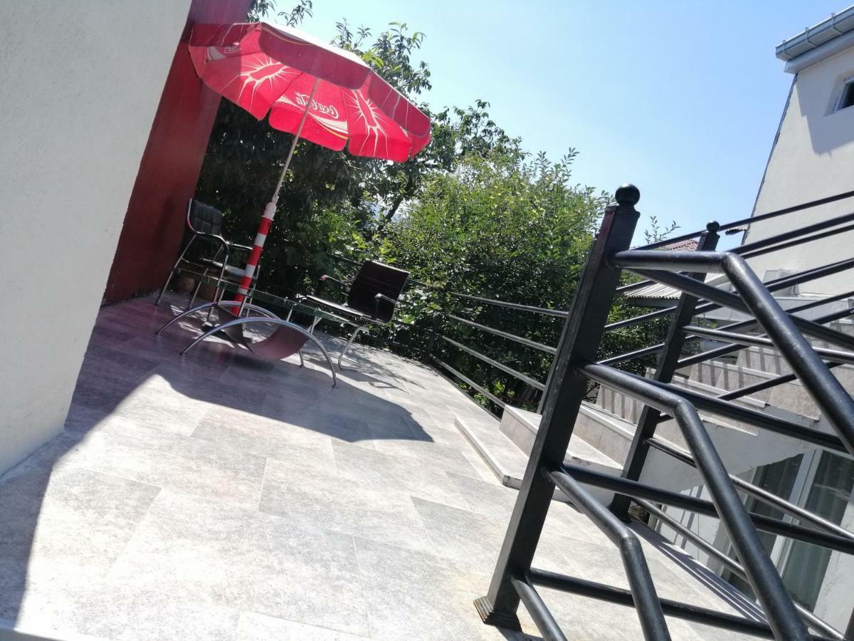 Hotel David Dali House Batumi Esterno foto