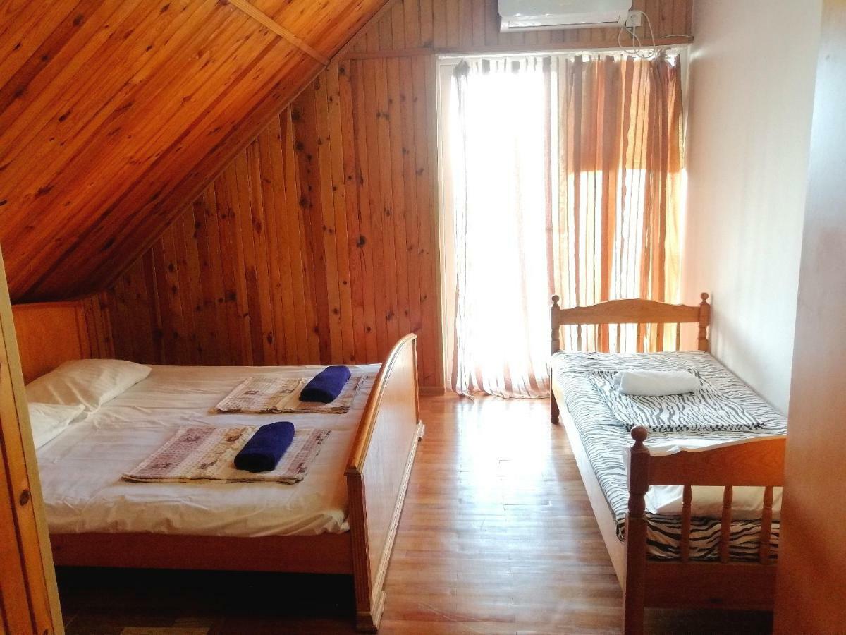 Hotel David Dali House Batumi Esterno foto