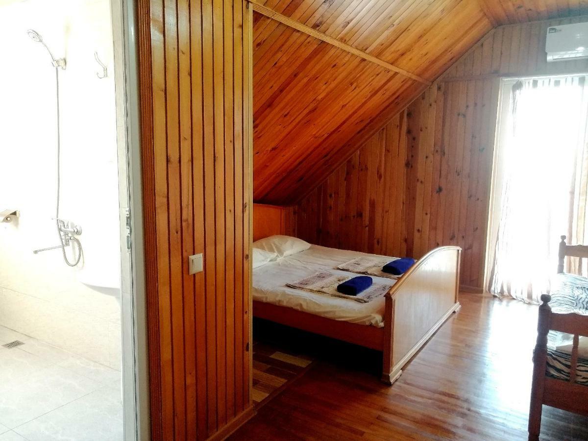 Hotel David Dali House Batumi Esterno foto