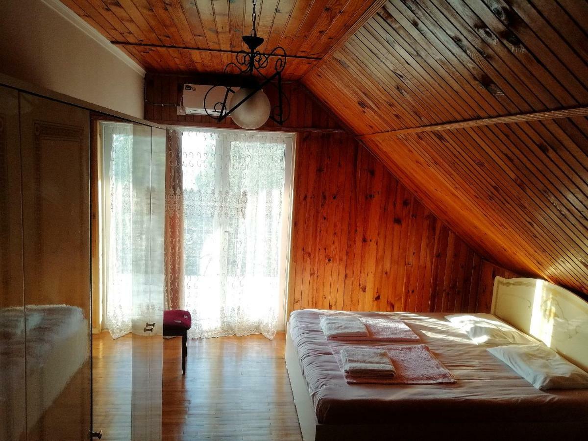 Hotel David Dali House Batumi Esterno foto