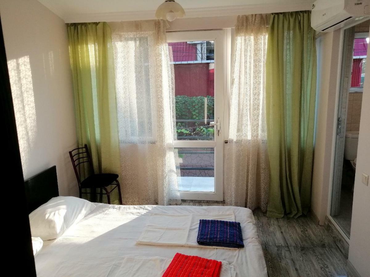 Hotel David Dali House Batumi Esterno foto